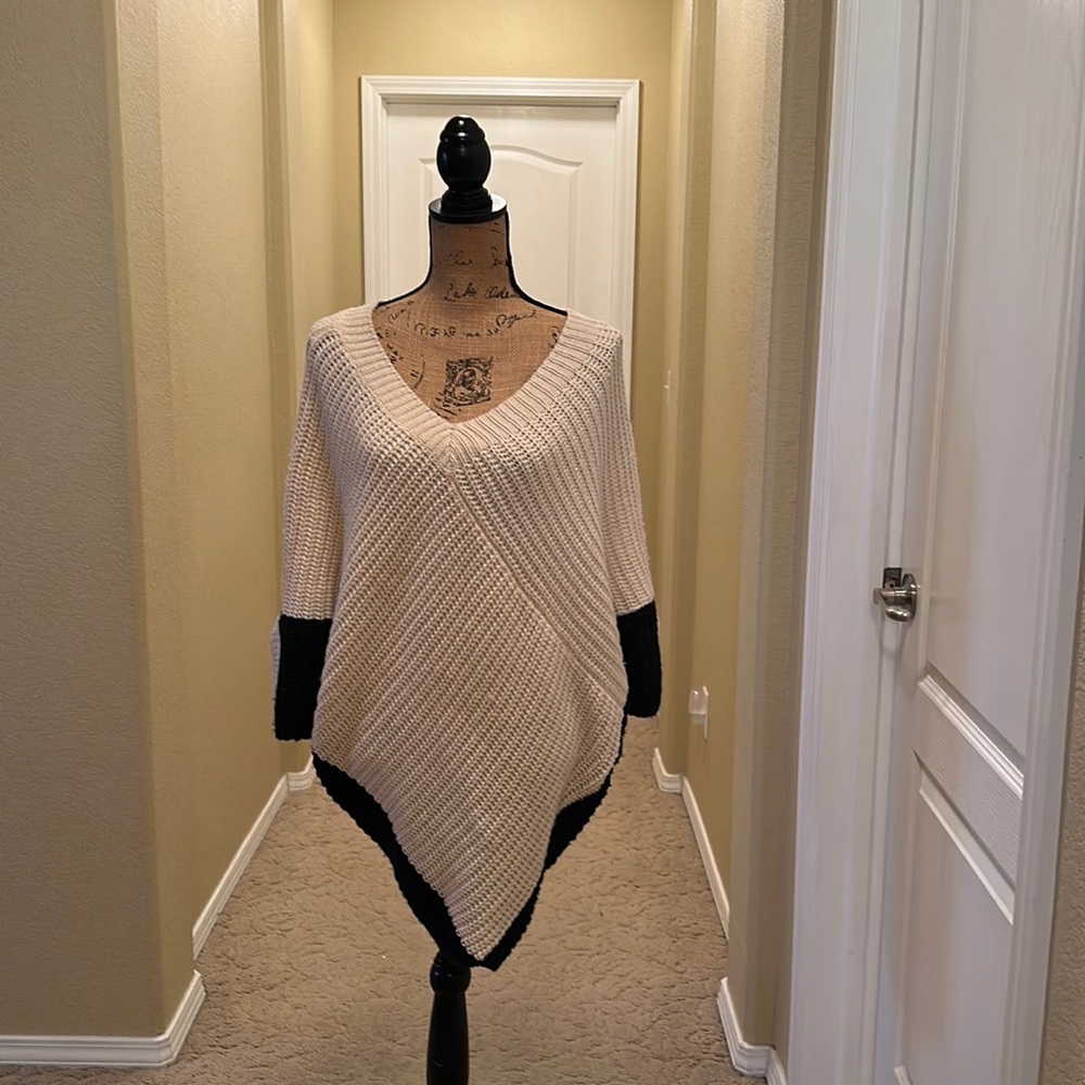 Ladies oversized Knit Sweater (New never been worn)